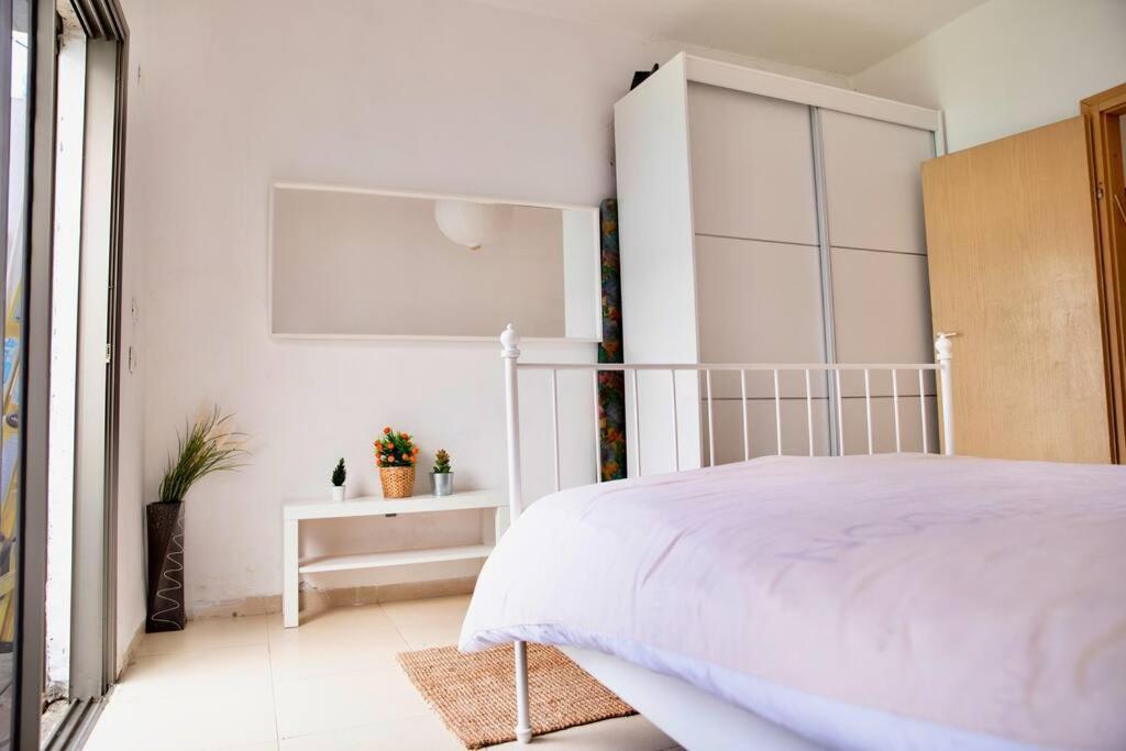 Homey Apartment Near The Beach Хадера Екстер'єр фото